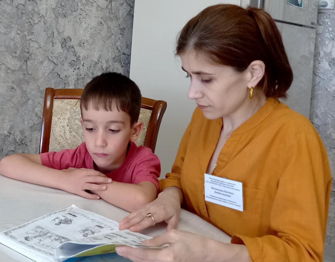 Специалист отделения социального обслуживания детей и семей с детьми приняла участие в акции "Помоги собраться в школу "